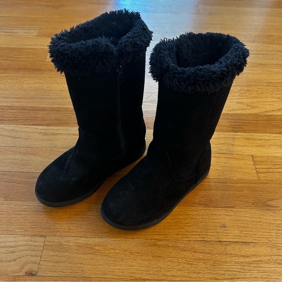 CAT & JACK Kids Black Fuzzy Boots - Picture 4 of 10